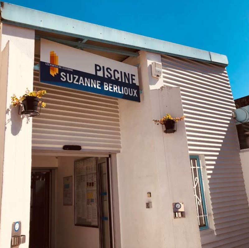 Entrée de la Piscine Suzanne Berlioux à Juvisy-sur-Orge