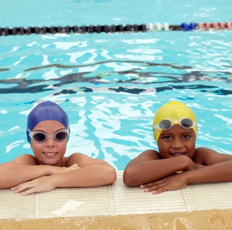 Enfants en cours de natation